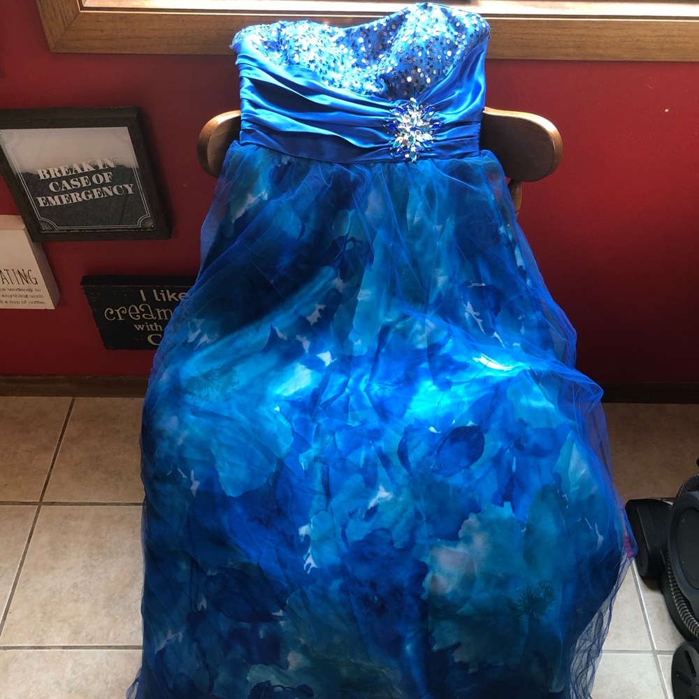 Size 7 Prom Dress from Deb. Worn once to my Junior prom.